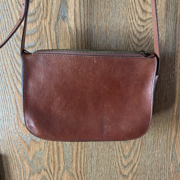 Madewell Handbags - Madewell Genuine Leather Simple Crossbody Bag